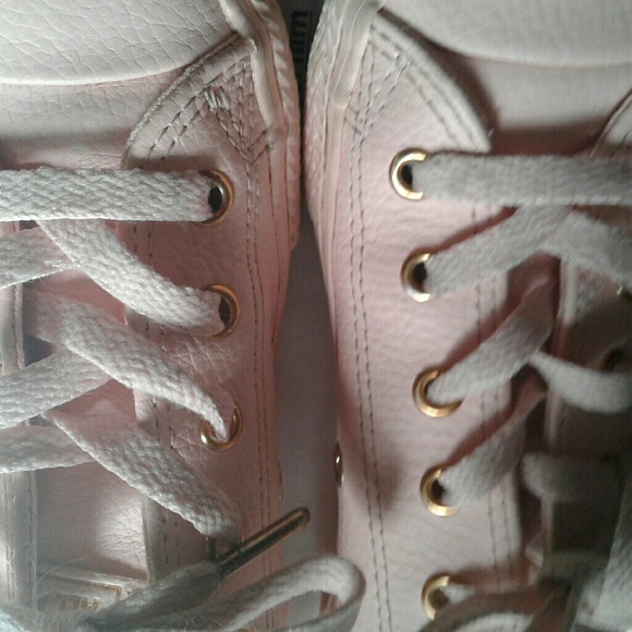 Converse - Picture 3 of 4